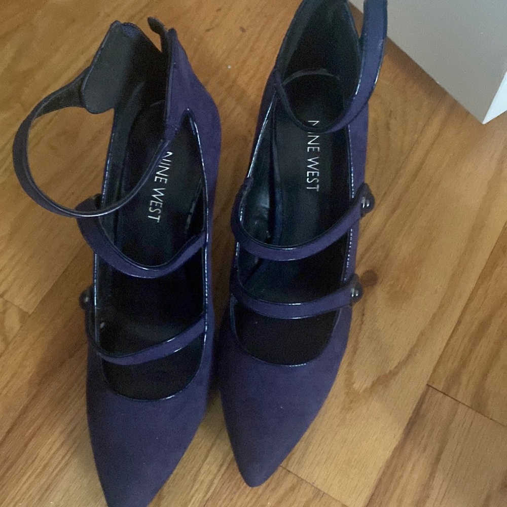 Ninewest purple faux suede pump. Size 7.5